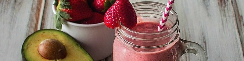 Creamy Avocado-Strawberry Smoothie